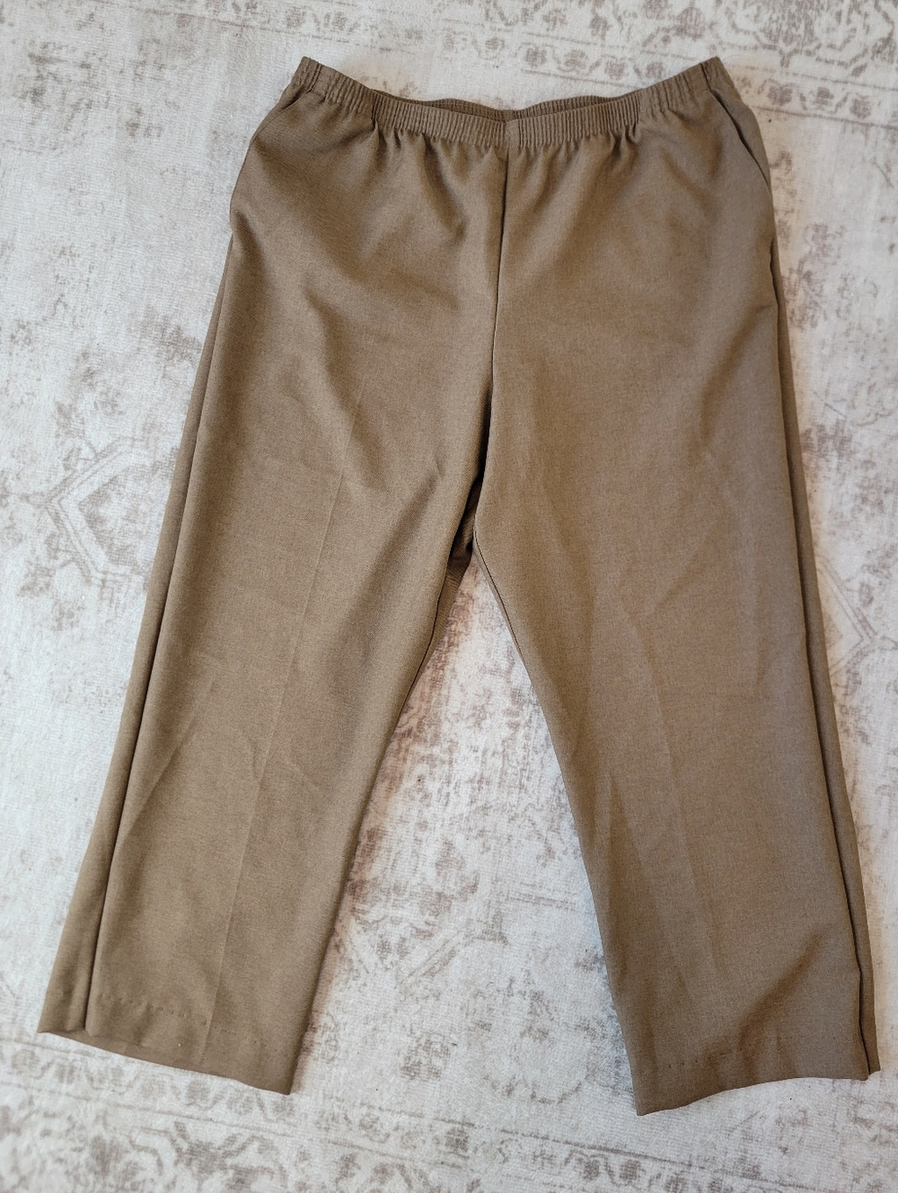 Alfred Dunner Women’s 12P Brown Pull On Pants Elastic Waist Cropped 27” Inseam